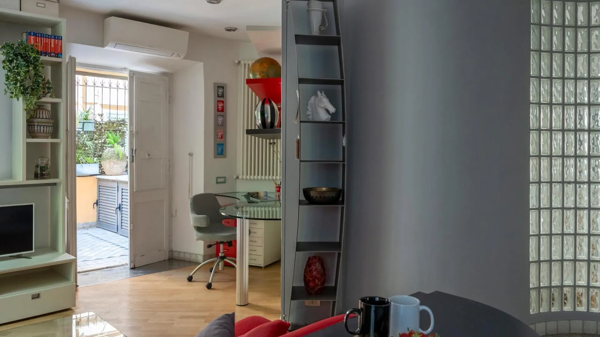 Domus Alexander, Terrace Downtown Apartment Rome Italy