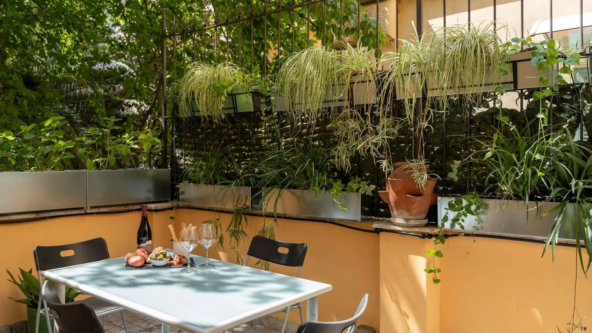 Domus Alexander, Terrace Downtown Apartment Rome 0*,  Italy